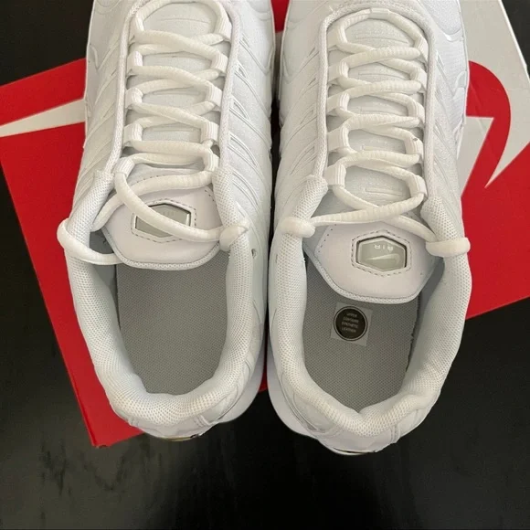 ✔️New✔️ NIKE Air Max Plus GS Triple White - Picture 8 of 10